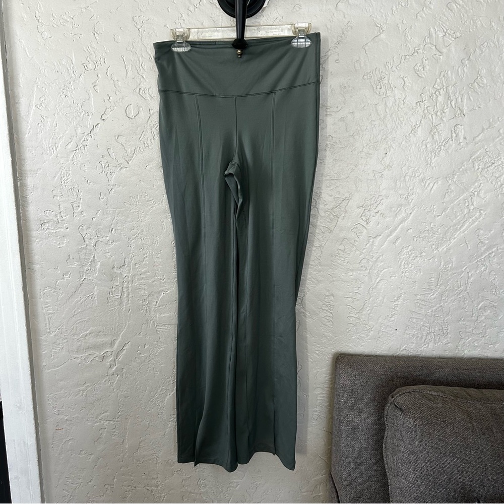 Gap Fit Eclipse Flare Leggings Regular Length - image 1